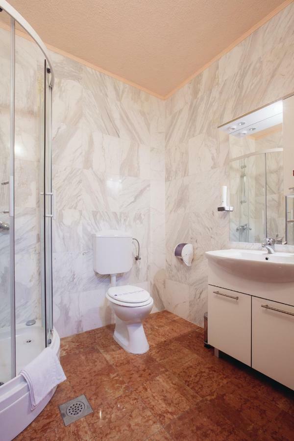 Apartmani I Sobe Dinko Стариград-Пакленица Экстерьер фото